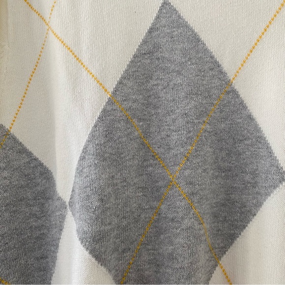 Men’s Old Navy Argyle V-Neck Sweater - Picture 4 of 5